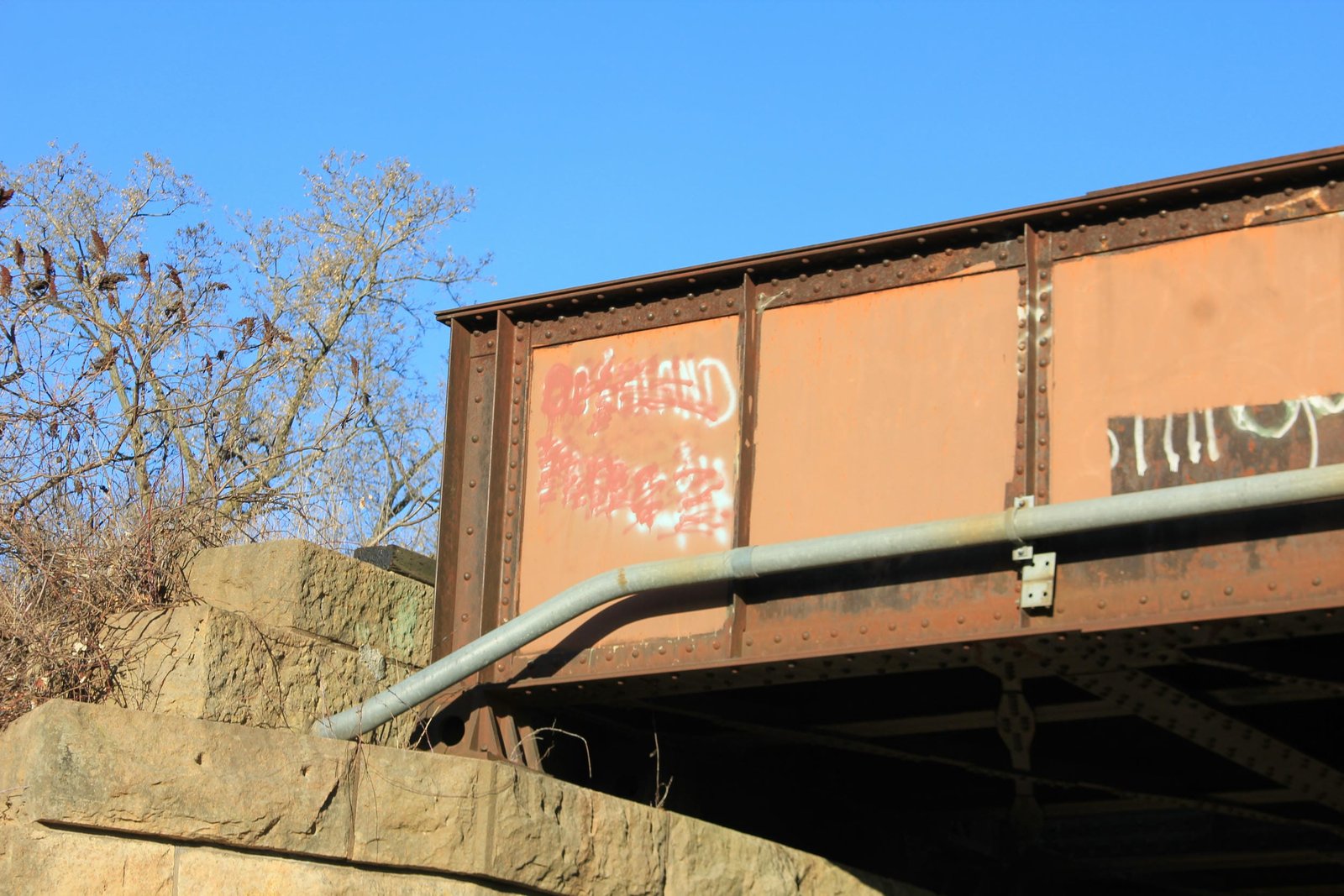 Girder end